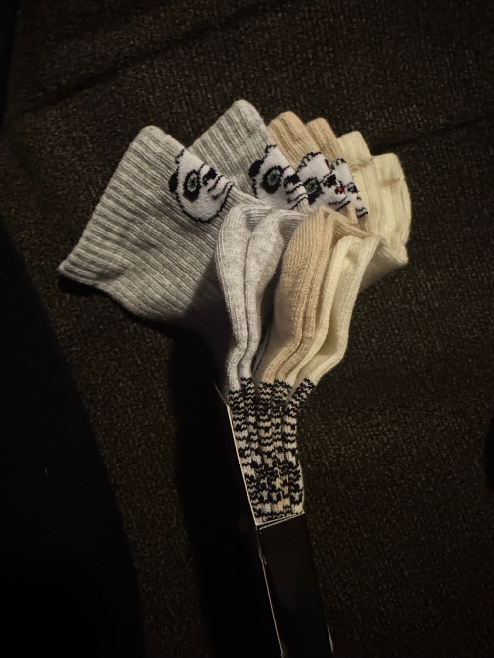 Primark White Kung Fu Panda Quarter Socks with Red Logo - 3 Pack (Size 6-8) - Picture 3 of 4